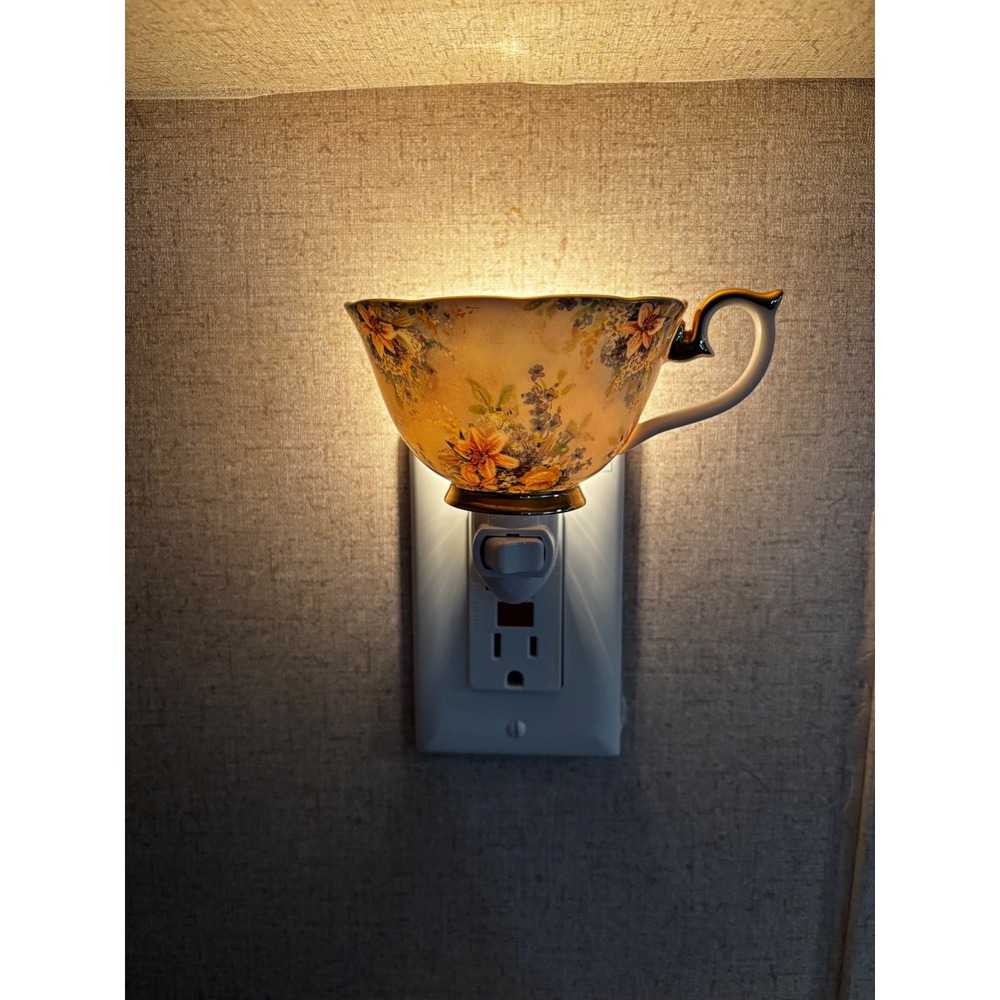 Vintage Floral Porcelain Teacup Night Light Plug In Gold Trim Wall Decor